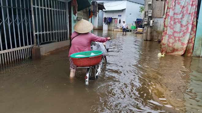 nhiều nơi nước ngập tới trên gối